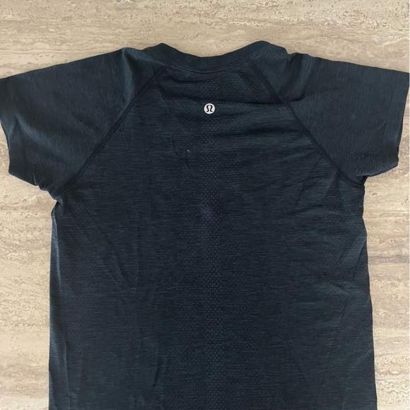 Lululemon swiftly tech shirt - Picture 1 of 3